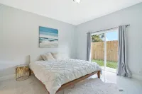 Beautiful 3 bedroom home near beaches and shopping