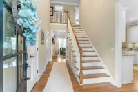 Gorgeous Lakefront Cottage at Reynolds Lake Oconee in highly desired Marina Cove