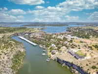 On The Rocks PK: Beautiful 5 Bedroom 3 bath home with pool and hot tub