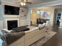 Home Game Weekender in Clemson - Spacious 5 Bed/4 Bath Pickens County 호텔