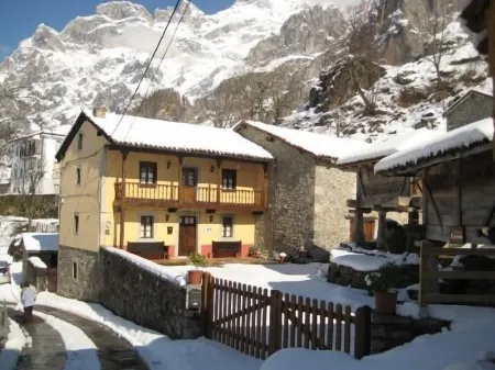 Self catering El Jermoso for 5 people Отели в г. Посада-де-Вальдеон