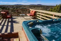 The Red Earth Palace Retreat - Private Natural Hot Spring Access - Villas