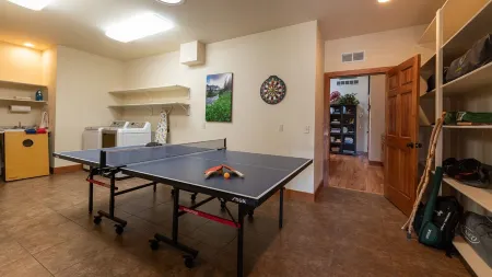 Family Gathering Home! Beautiful, Spacious, Clean!  Next to Rocky Mtn N.P., YMCA Отели рядом с достопримечательностью «Гоблинс Форест»