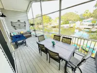 Paddle Paradise: 3/2 Bath House with Jacuzzi, Kayaks, Paddleboards & Game Room