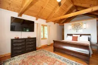 Modern Lodge close to Asheville NC with mountain views, hot tub & fire pit.