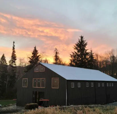 Barndominum, minutes to lake and trails sleeps 14+ Weddings, Events, Retreats