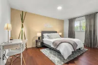 Cozy Bamboo Retreat, Modern Comforts Duplex BMW Zentrum附近的飯店