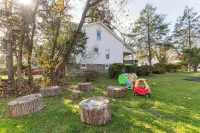 Spacious 5-bedroom Pineapple House in wonderful Pikesville/10PPL/Pets/ WiFi Hotels in Lochearn