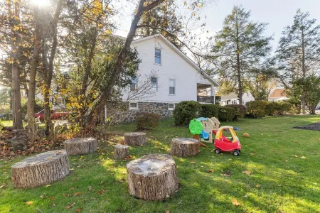 Spacious 5-bedroom Pineapple House in wonderful Pikesville/10PPL/Pets/ WiFi