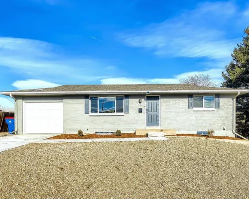 Allow Pets, View of Downtown, 5mins to Waterworld, Game Room, Firepit, Hot Tub Hotels in Sherrelwood