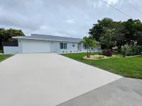 THE TURTLE, Brand New Heated Pool, 10 minutes to Downtown Naples, 5th Ave. Beach