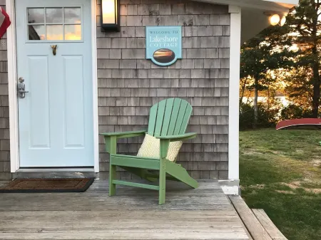 ★Waterfront & on Bike Path★ Firepit ★ Private beach★Bikes★Kayaks💥Sunsets