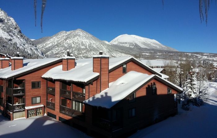 The Mogul Hut - Sleeps 7 - King + Queen + Bunks w/ Twin - Indoor Pool & Hot Tubs