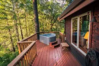 The Most Romantic Creekside Cabin - with Hot Tub and Privacy