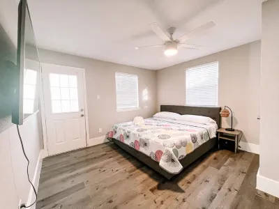 The beautiful home away from home - 4 beds/4 baths Hotels near Bissonnet Beltway Plaza