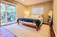 Rainforest Retreat w/Outdoor Fireplace & Hot Tub