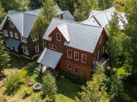 Coal Creek In-town Retreat!  3BR/3 Full BAs  - SLPS 8 - 2 blocks to Elk Ave!