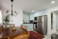 Close To Everything: Downtown, bars/restaurants/coffee, ski resorts nearby