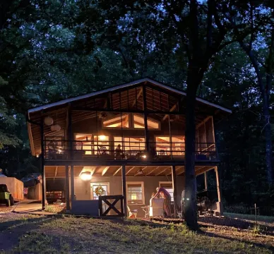 Secluded Lake Front Cabin - on Lake Hartwell, with Dock, Fenced Yard, Fire Pit.