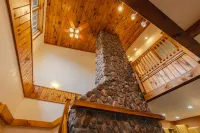 Adirondacks Getaway - Hiking Trails - Sauna - 5-Min from Lake - Pet-Friendly
