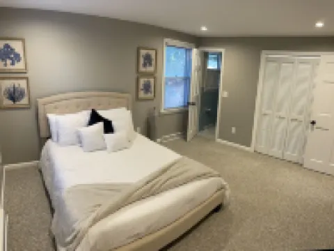 Relaxing family New Seabury home on cul-de-sac steps from Pond & Golf Course Hotels in Mashpee