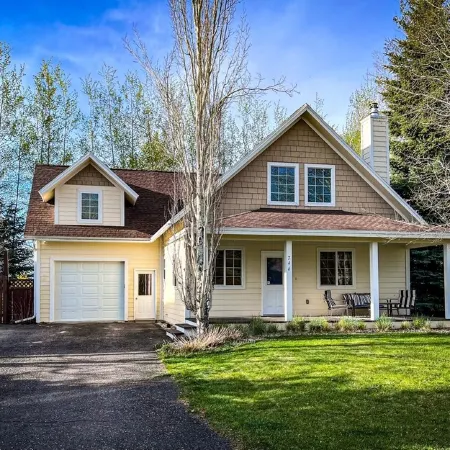 Cozy Idaho Mountain Cottage- Close to downtown and Targhee Resort AC new in 2023
