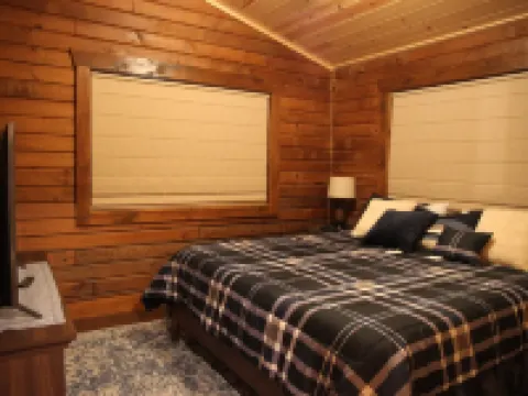 Brand NEW Cabin in the Pines w Private Lake Hotel a Scott