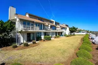 OCEANFRONT Villa perfectly located in the Heart of Fripp Island