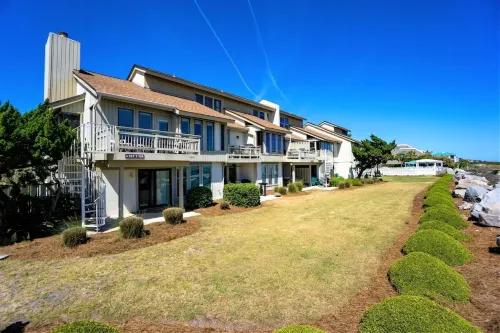OCEANFRONT Villa perfectly located in the Heart of Fripp Island
