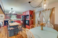 Cozy 2 bed+2.5 bath Mtn Cbn Near Hiking Trails-Minutes to Town-Fire Pit-Hot Tub