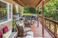 Lakeside Cove Private Lake Trout Fishing & Mountain Views Hotels in Millshoal