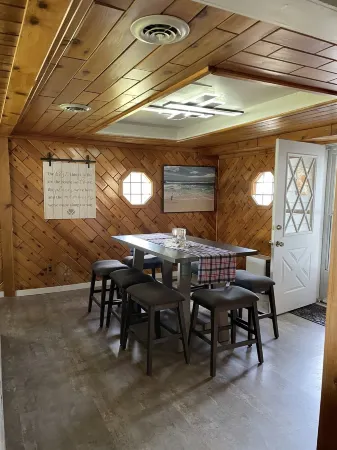 Fishing right out your Door Little Sturgeon Bay. Home with garage🎣 fire Pit/wood