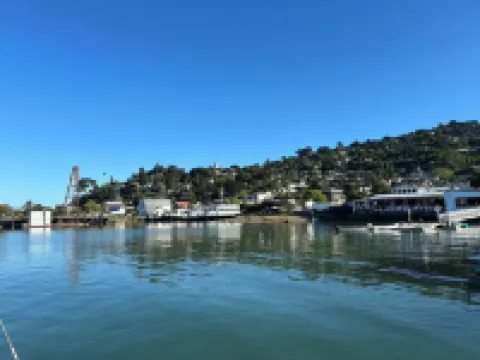 Cute houseboat, amazing location!!! Extremely walkable to restaurants and shops