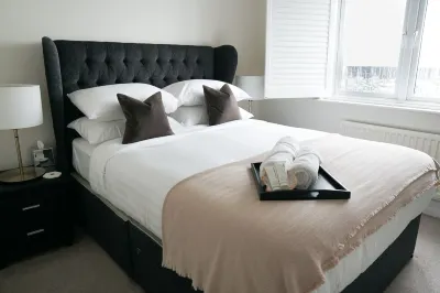 Stunning modern space with harbour views & free parking