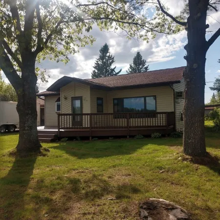 Beautiful, spacious 3 BR, 2BA home, close to everything the UP has to offer!