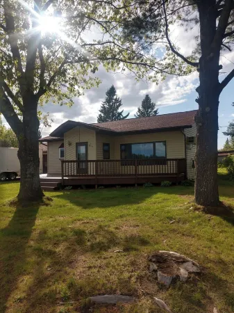 Beautiful, spacious 3 BR, 2BA home, close to everything the UP has to offer!