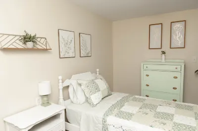 Large 4 Bedroom CT Home Comfy for Longer Stay Hotels near Imagine Nation, A Museum Early Learning Center