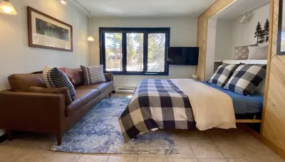 Cozy Ski-In / Walk-Out @ 4 O'Clock Lodge Hotels in Four O'Clock