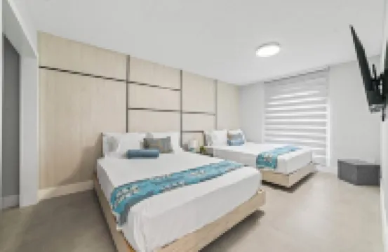 Luxurious Stay w/ Courts, BBQ, Fire Pit & H. Pool