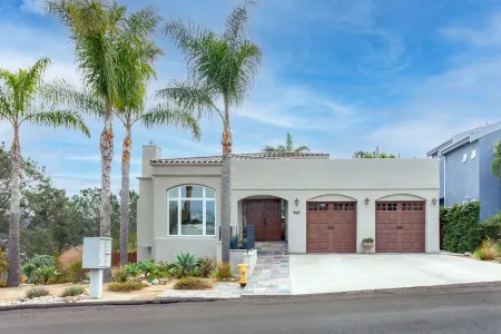 Cardiff Beach House Luxury Retreat!