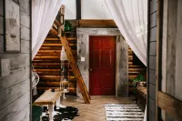 Elkhorn Log Cabin:Secluded Setting:Prime Location