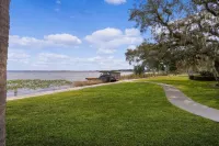 Boat Friendly & Private Pool Hotels in Leesburg