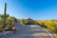 Desert Oasis: Heated Pool, Mini Golf, Hot Tub & Games