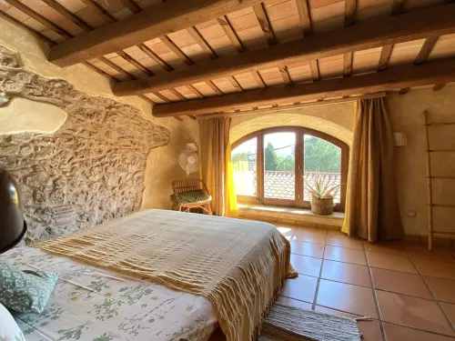 Idyllic barn with garden, pool, and free high speed Wi-Fi.