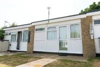 Delightful 2 bedroom holiday chalet, Hemsby, Norfolk Hotels in Hemsby