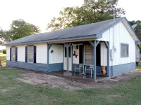 The Franklin Ranch Hunter's Cabin - 35 Minutes from Texas A&M football!