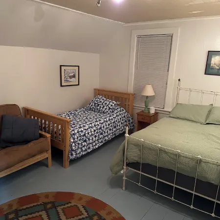 Green Mountain Village Getaway in picturesque Bristol, Vermont. Отели в г. Аддисон