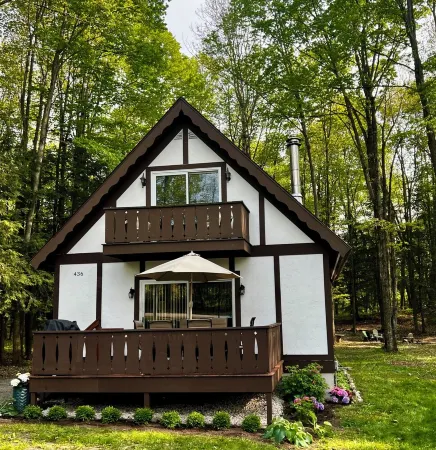 Relax at the Cozy Cottage, just a 5-min drive to it all Отели рядом с достопримечательностью «Заказник Менонаква Вудс»