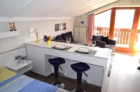 Vacation apartment with a panoramic view, modern, by a golf course, wellness