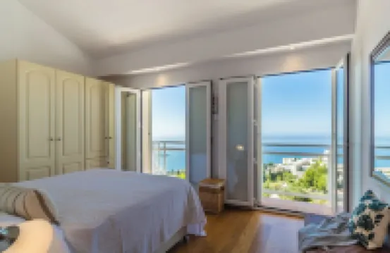 Villa Oliva with private heated pool and amzing views